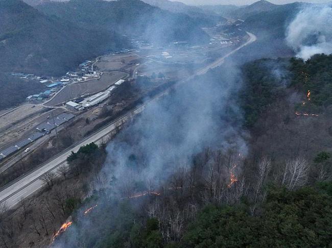 韩国部分高速公路因山火限行