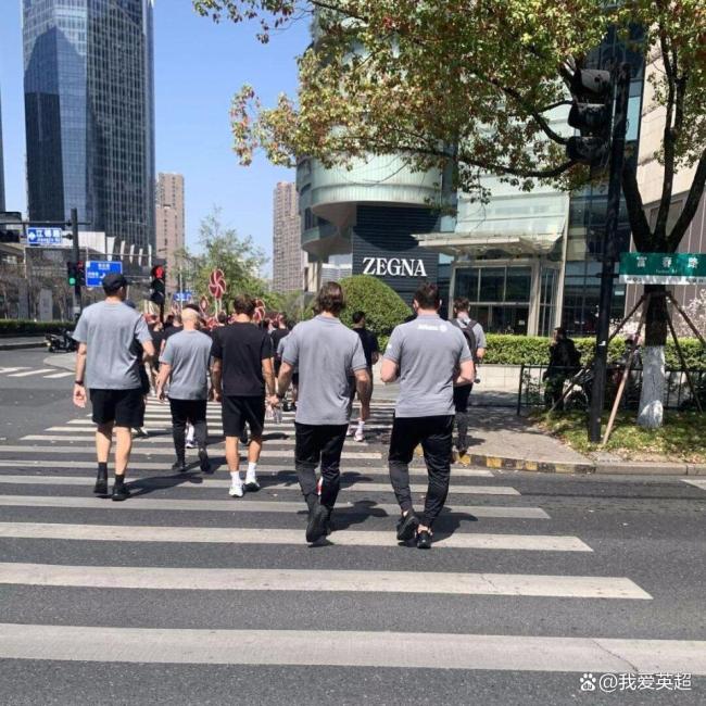 澳男足晚上球赛中午也要逛街：离开赛只有数个小时