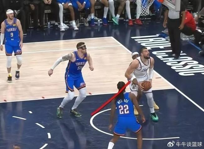 库里场下沉默了！巴特勒篮下要位上篮被韦尔大帽 热火球迷嗨了