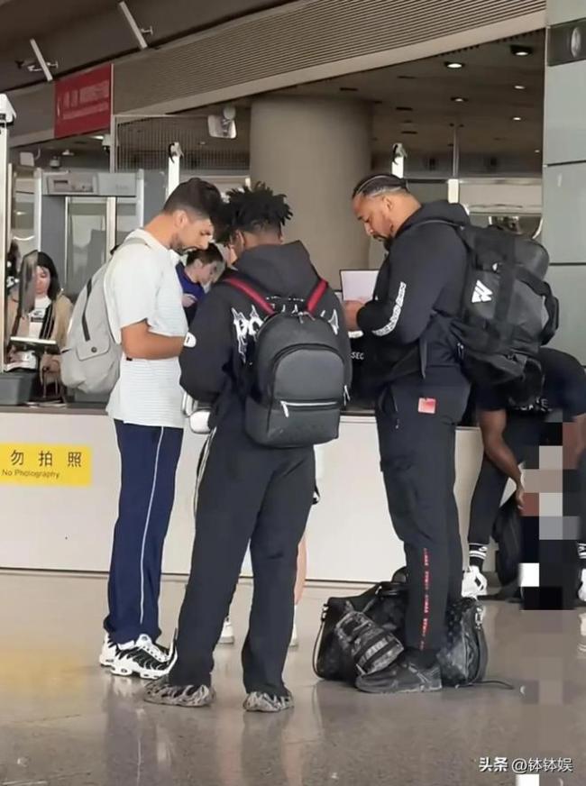 甲亢哥 少林寺 剃光头学功夫引发热议