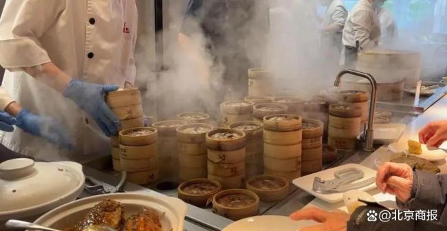 北京多家餐厅上新自助模式！有的周末等位超百桌