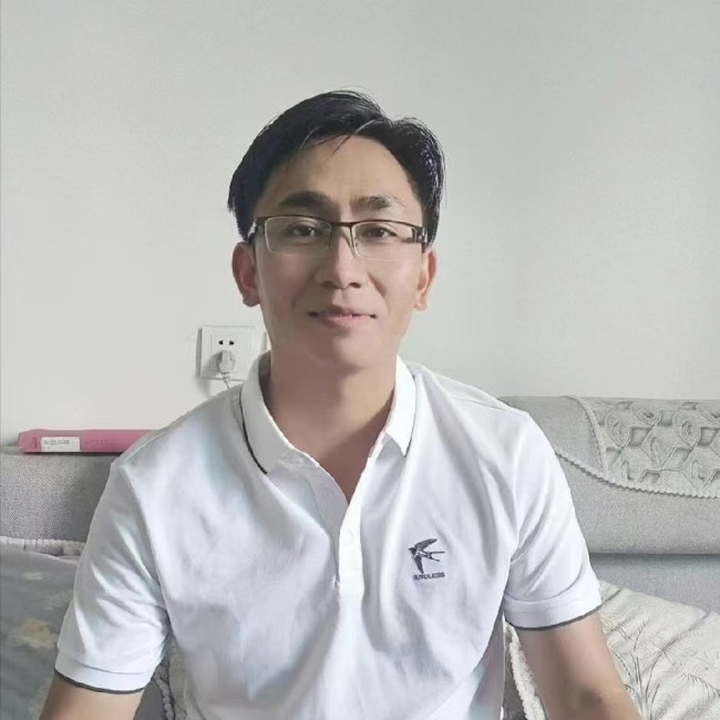 云南女子震后求助：酒店坍塌弟弟失联