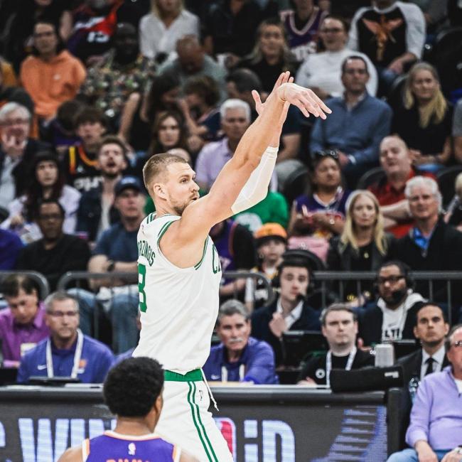 绿军22记3分创NBA历史第一纪录 波神30+8助大胜