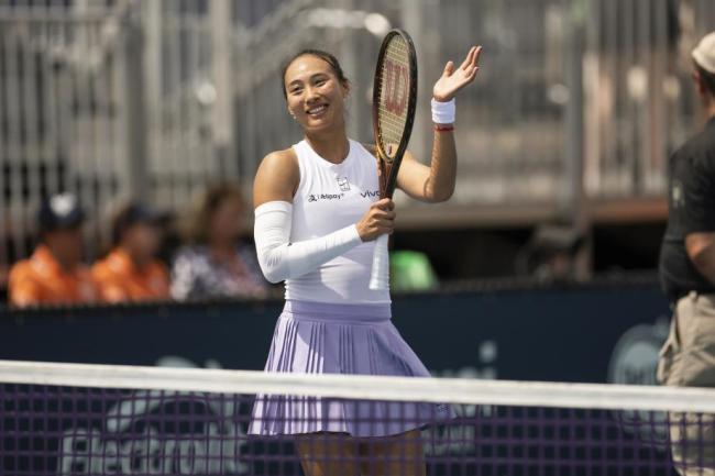 迈阿密赛：郑钦文2-0克鲁格首进赛会八强 将再战世界第一萨巴伦卡