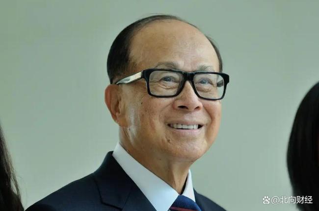 商务部专家：李嘉诚在商不言商，两面不讨好