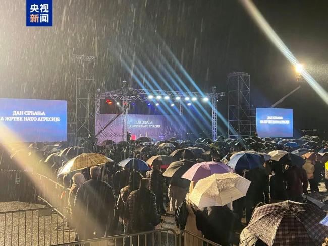 武契奇雨中演讲：塞尔维亚不会被奴役 强调独立尊严