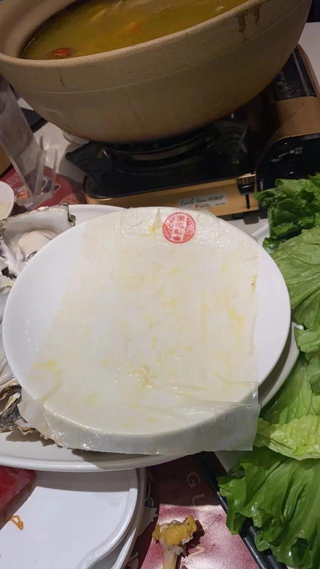 瞬间干呕！百年茶餐厅鸡汤煲吃出整张纸巾，久煮不烂！
