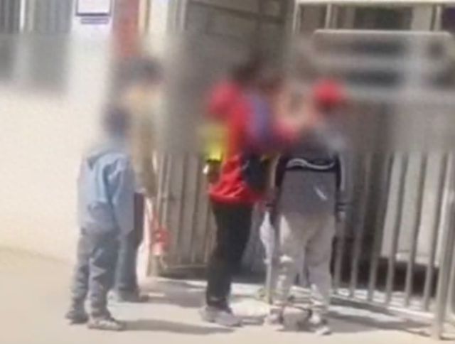 中听丨进校搜身所传达的暴力理念，比“刀具”更有害