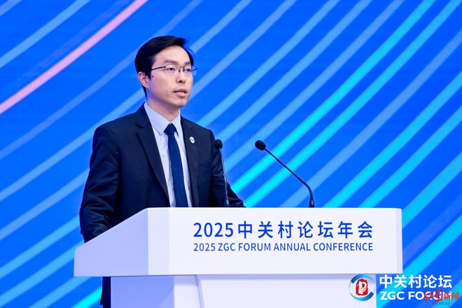 智源研究院院长王仲远：长期看人形机器人有优势，但短期在产业落地上仍有难点