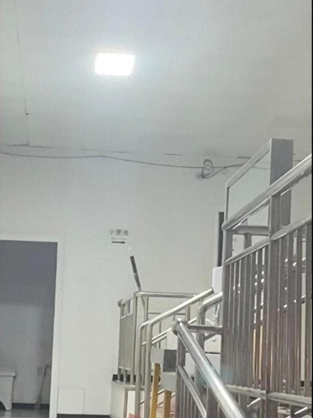 石家庄一公厕内安有摄像头？当地回应：已经拆除