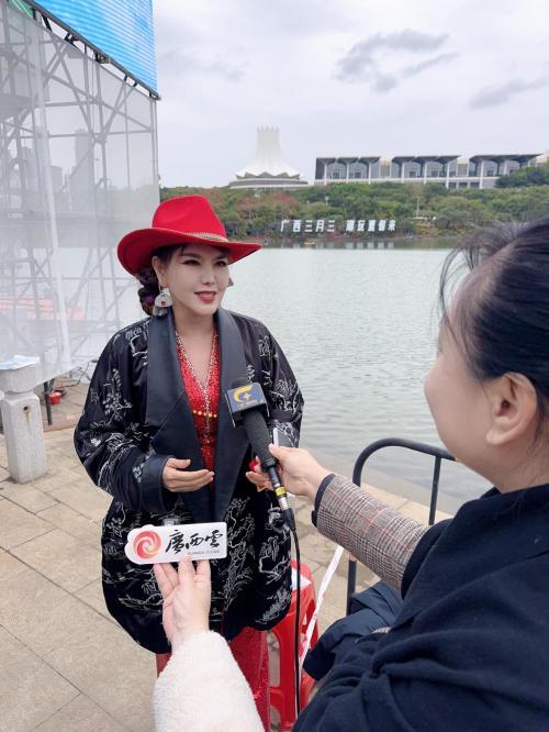 乌兰图雅演唱《苹果香》惊艳全场！