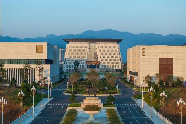 福建福耀科技大学现任领导正式亮相