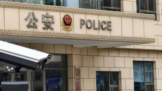 三河回应“警徽改色” 已按国家标准更换