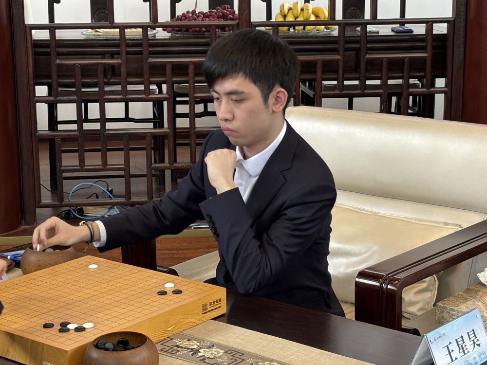 王星昊再胜连笑 夺得中国围棋天元赛冠军