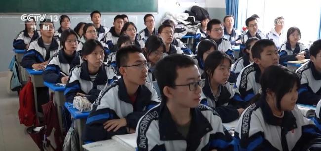 校长谈为何让学生徒步百里祭奠先烈 行走的思政课