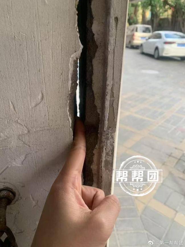 小区多栋楼现裂缝 业主质疑隔壁施工 监测数据未达预警值
