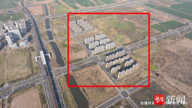 南京一小区交付一年多周围都是荒地