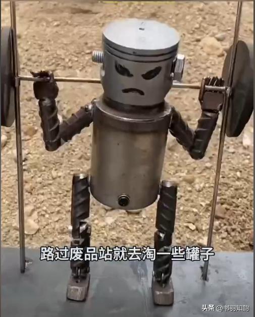 痴迷机械的农村钳工打造健身小铁人，网友直呼：申请专利吧！