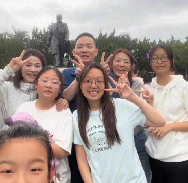 谢浩男妹妹发视频回应父母离婚争议