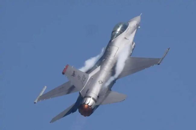 媒体：美制武器“神话”接连破灭 F-16被击落引发质疑
