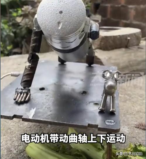 痴迷机械的农村钳工打造健身小铁人，网友直呼：申请专利吧！