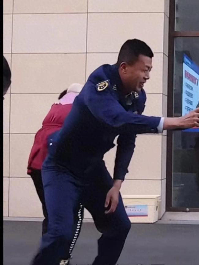 致敬大风里的守护者