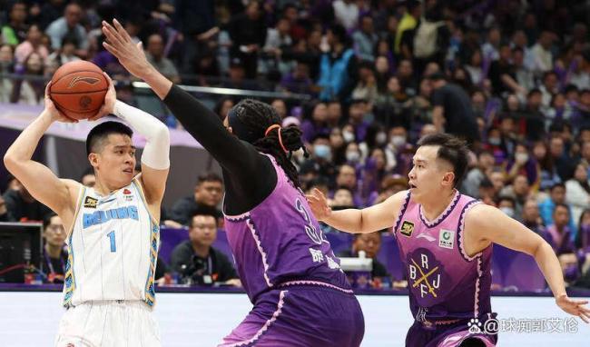 北京德比G4：曾凡博和周琦伤病牵绊 出战成疑引发关注