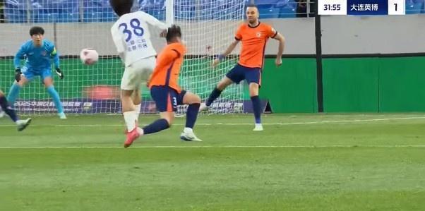 中超：海牛1-1英博，马莱莱补时失点，吕焯毅、萨里奇破门 海牛四轮不胜