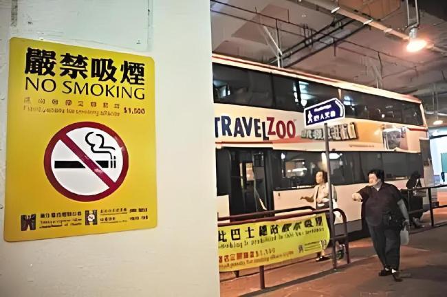 香港排队等候时吸烟将罚3000港元 控烟新规即将实施