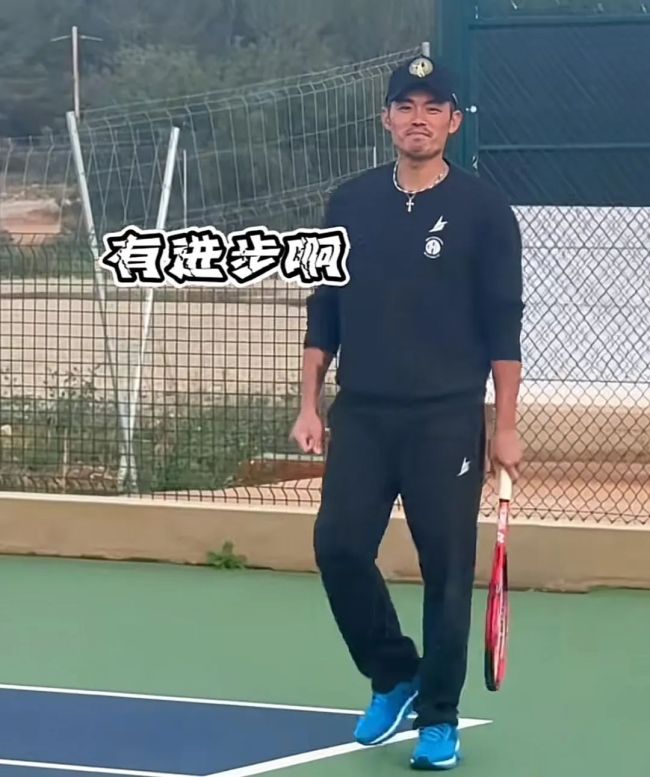 林丹回应儿子在西班牙学网球 只为更好环境