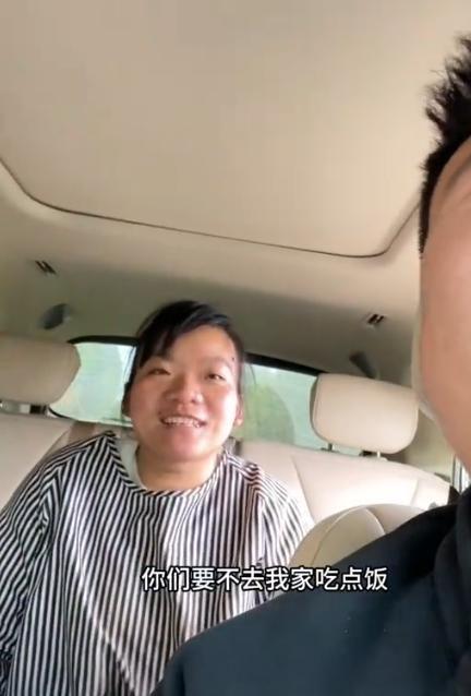 无腿丧偶妈妈卖菜养一双儿女 坚强母爱感动网友