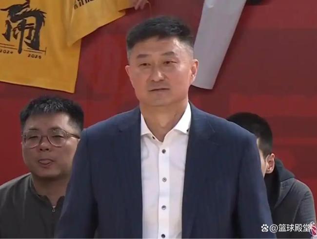 哨响后杜润旺仍挑衅被罚3万 广东连续有球员违规故杜锋朱芳雨被罚 情绪失控引关注