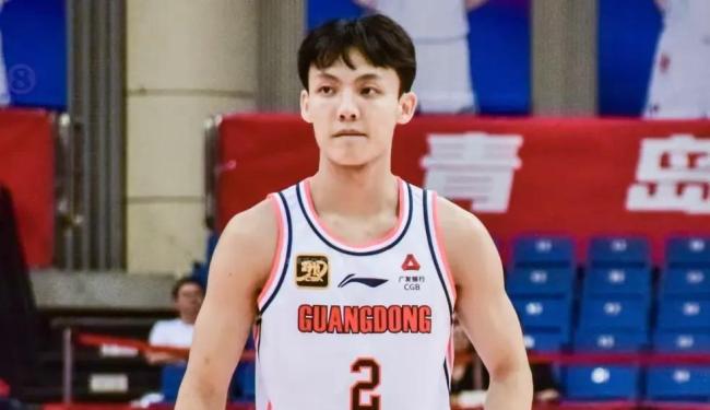 CBA各奖项惹争议！常规赛亚军竟颗粒无收？球迷：纯纯草台班子欺负老实人