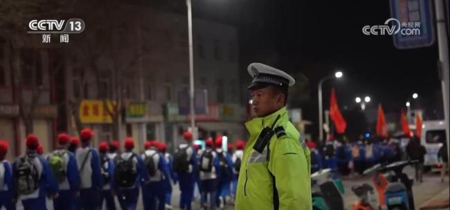 校长谈为何让学生徒步百里祭奠先烈 行走的思政课