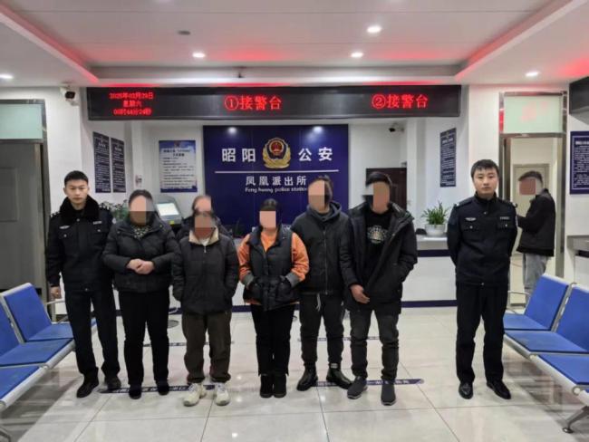 街头残棋骗局：庄家高手路人皆假扮 家族式诈骗团伙落网