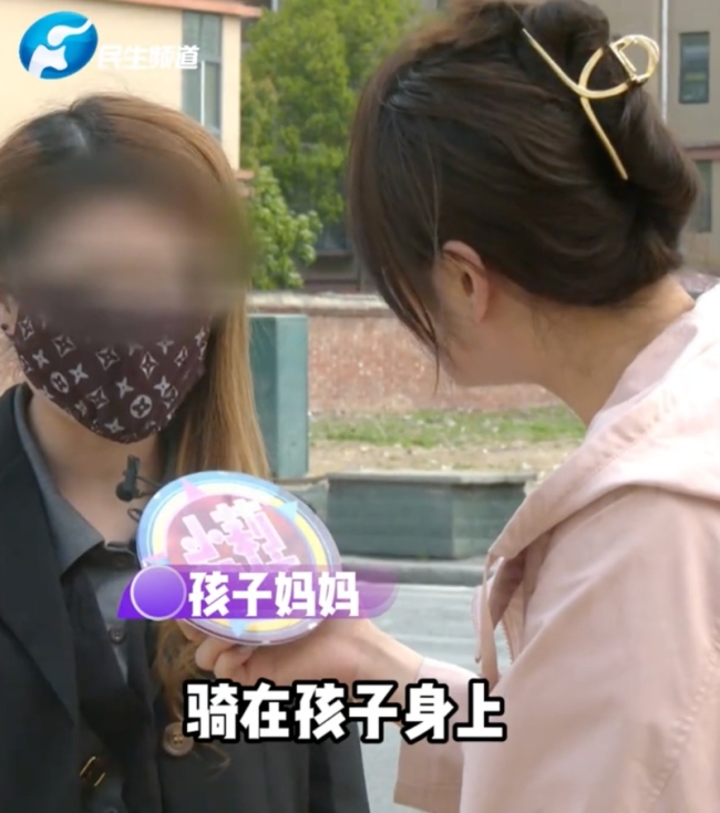 女子得知婆婆打女儿崩溃