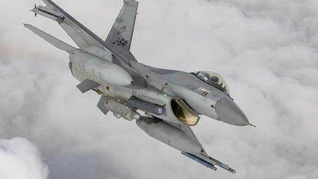 媒体：美制武器“神话”接连破灭 F-16被击落引发质疑