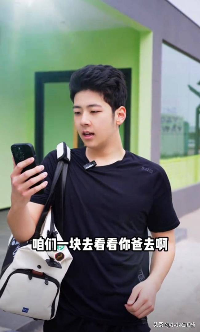 郭涛儿子石头晒自拍 硬汉男神蜕变记