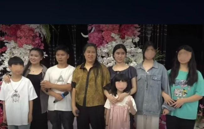 被一颗糖拐走32年的周小乐找到了