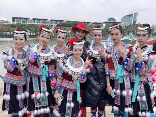 乌兰图雅演唱《苹果香》惊艳全场！