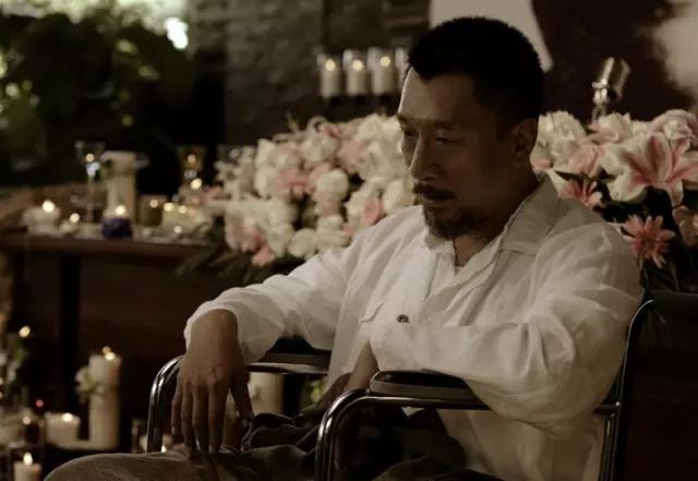 指甲长出怪东西！切开后男子崩溃：竟是癌症！