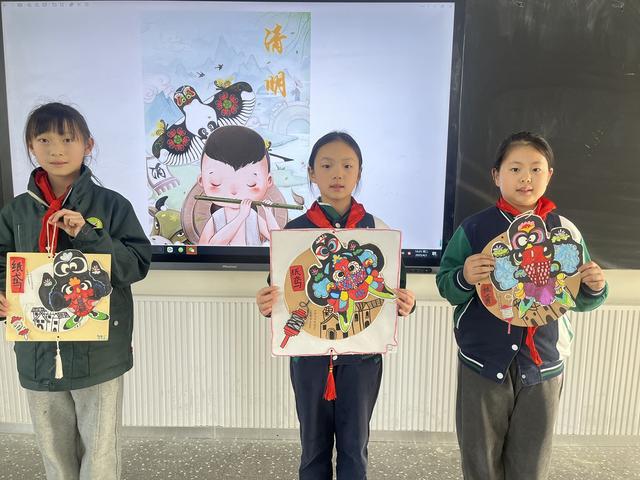 郑州管城区虹彩路小学开展清明主题活动