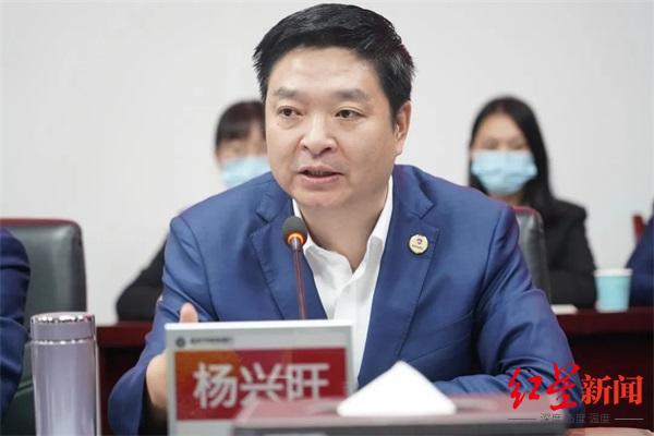 宜宾市商业银行行长杨兴旺因个人身体原因辞职