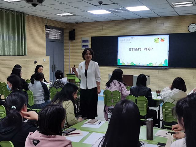 郑州市二七区春晖小学举行班主任成长沙龙活动