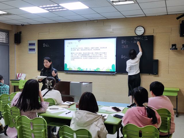 郑州市二七区春晖小学举行班主任成长沙龙活动