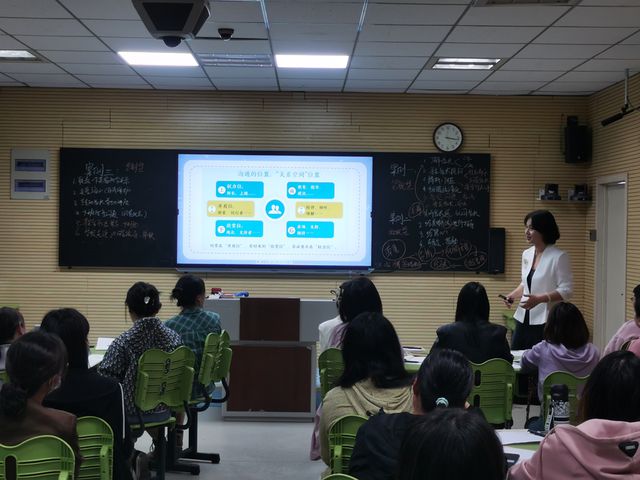 郑州市二七区春晖小学举行班主任成长沙龙活动