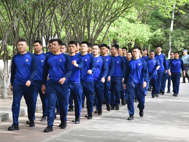 遇“健”春天，美“步”胜收 火车站消防开展健步走活动