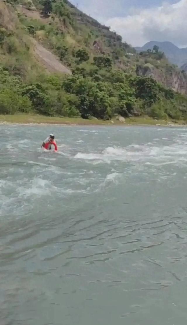 河滩突然涨水致4人遇难，当地回应