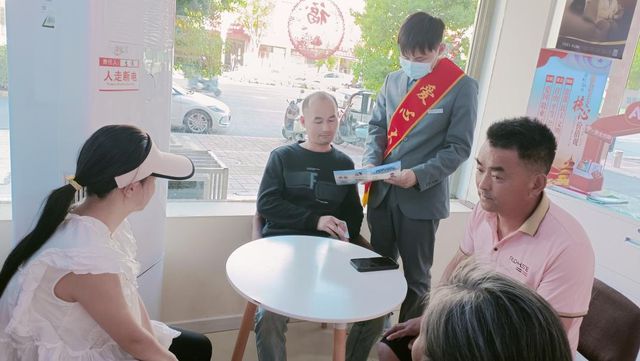 信阳电信爱心翼站开展“智慧相伴・情暖夕阳”助老活动