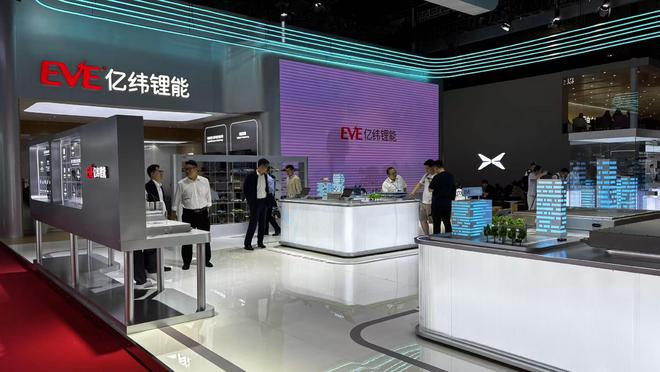 2025上海车展观察｜老板低调，不谈智驾谈安全，SUV大混战
